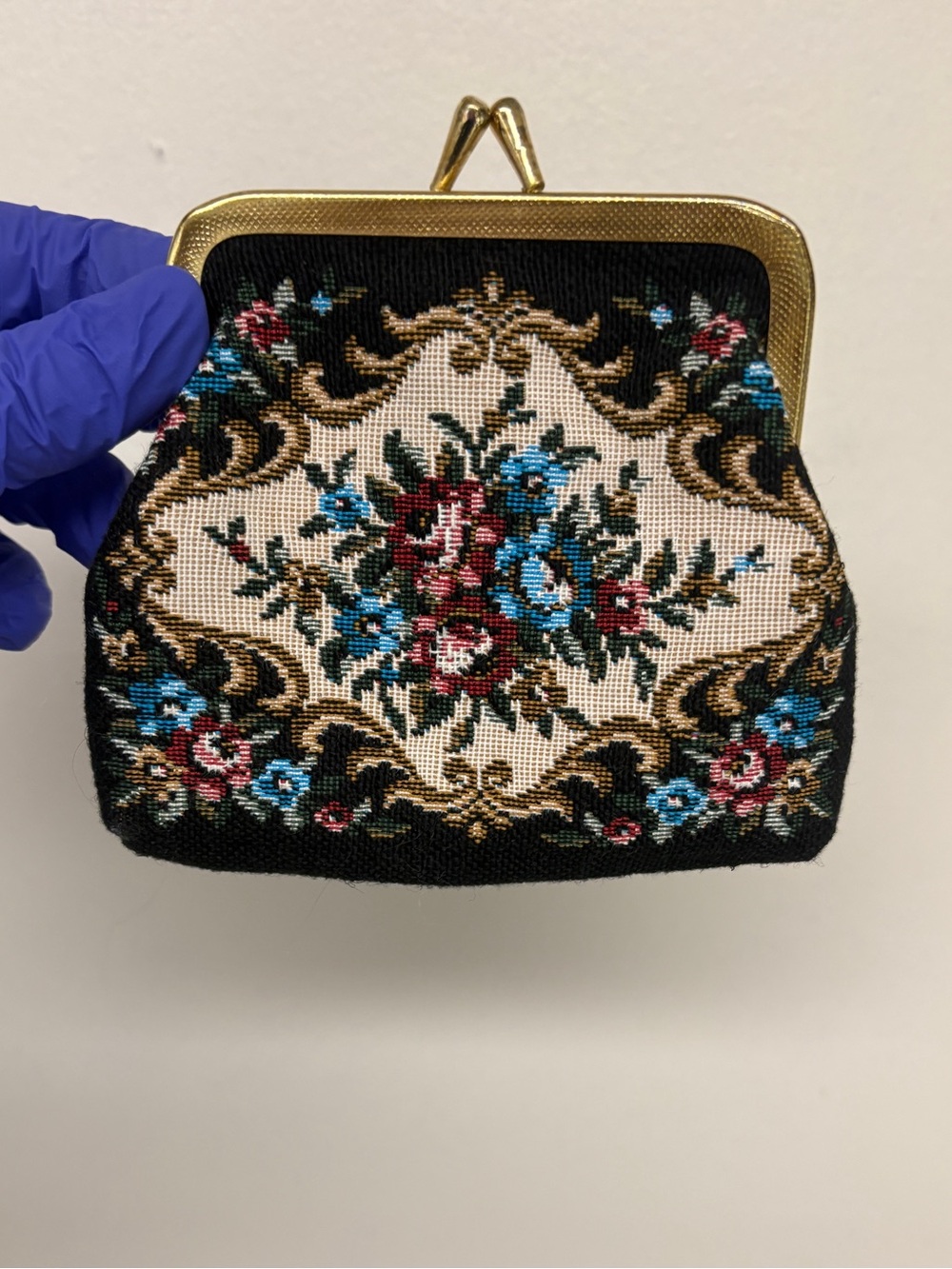 Vintage Floral Embroidered Tapestry Coin Purse